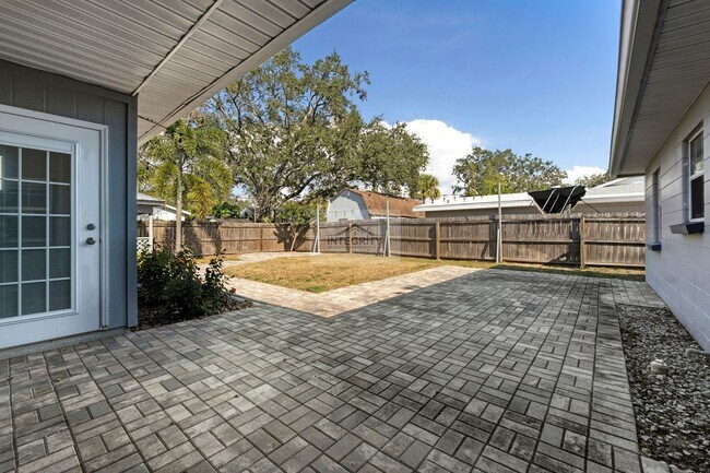 Building Photo - 4619 W Bay Villa Ave