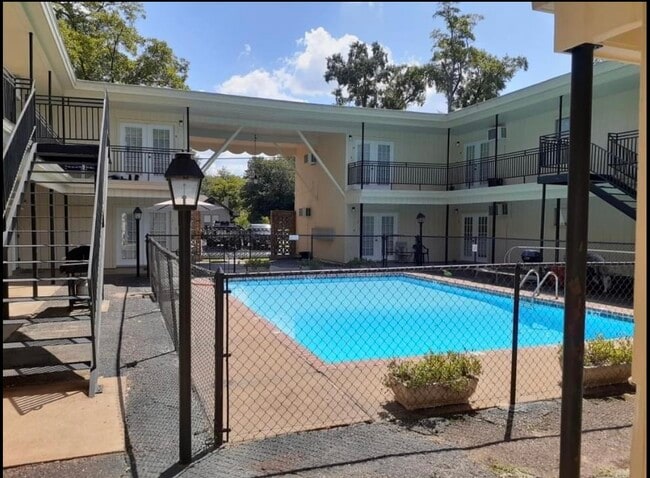 Primary Photo - 901 Raguet St
