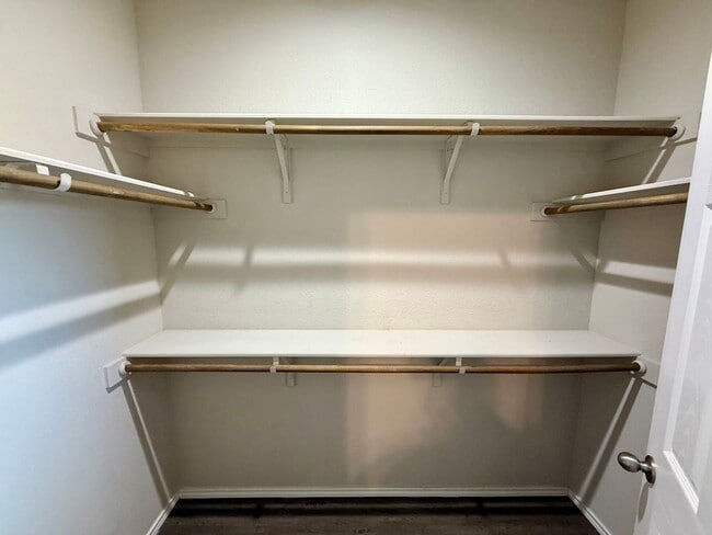 Building Photo - Luxury 3-bedroom, 2-bathroom Duplex in Seg...