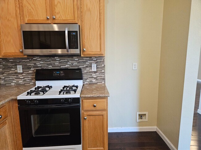 Building Photo - Single story home in Sylvan School District!