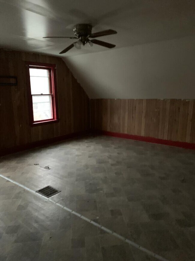 Building Photo - 415 Winslow Ave