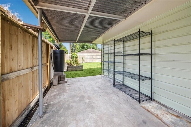 Building Photo - 1114 Chantilly Ln