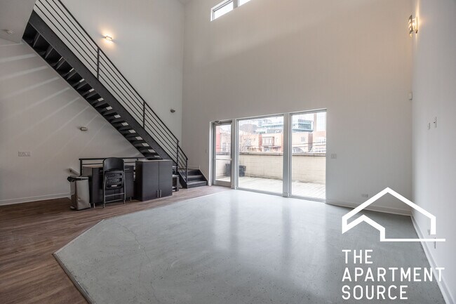 Building Photo - 1002 W Lake St