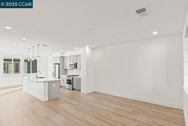 Building Photo - 725 Delve Ct