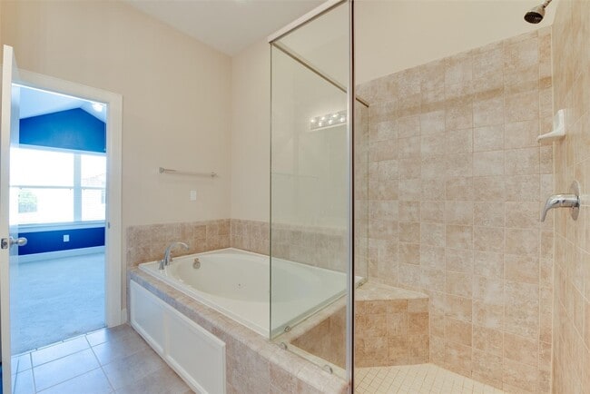 Building Photo - 5941 S Loop E