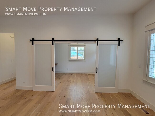 Building Photo - 2463 N Ashgrove Ln