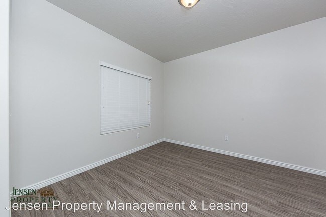Building Photo - 3276 E Red Cedar Dr