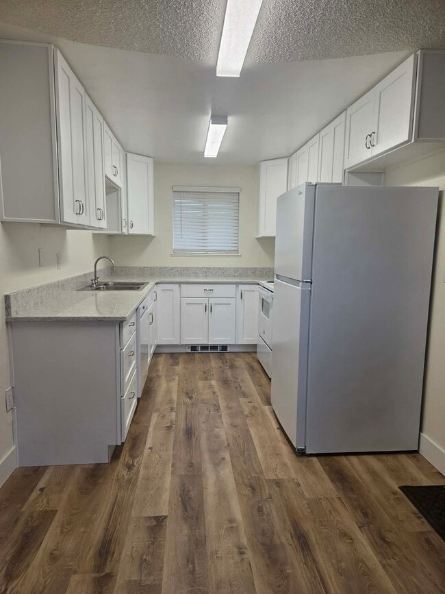 Building Photo - AR6290