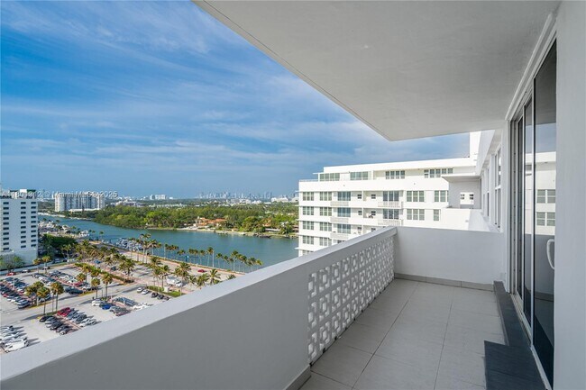 Building Photo - 4747 Collins Ave