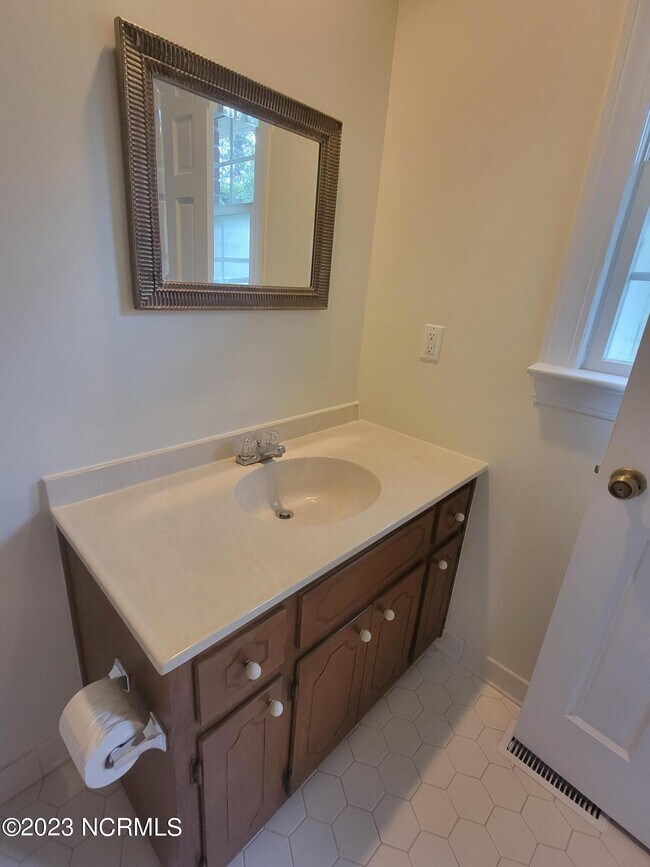 Building Photo - 4505 Wentworth Ct