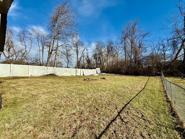 Building Photo - 3 Bedroom Ranch Home Available February, 2026 ($1,750 Monthly)