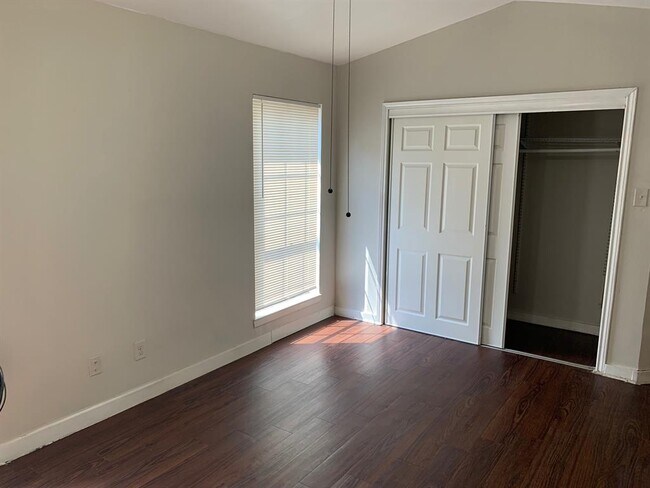 Building Photo - 5114 Bryan St