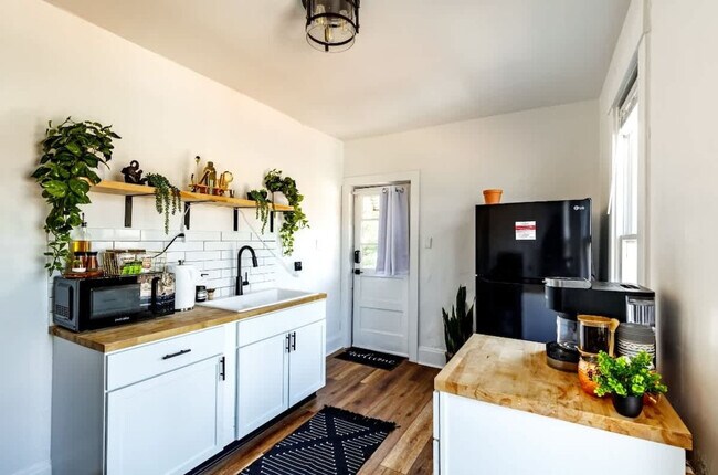 Building Photo - 575 1/2 City Park Avenue-SI ID1265608P