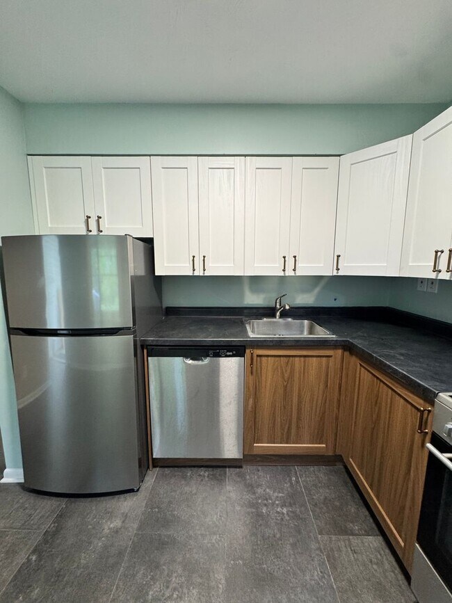 Building Photo - Spacious 4-Bedroom Home with 2 Kitchens | West Ann Arbor
