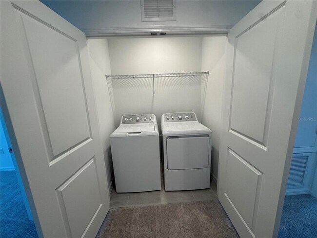 Building Photo - 8720 Daybreak St