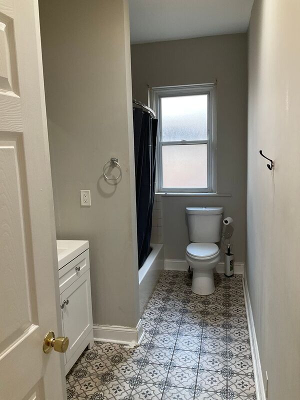 Building Photo - 611 E Mitchell Ave