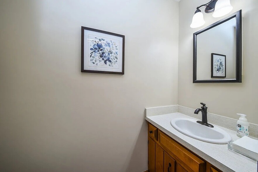 Building Photo - 2264 Briarhill Dr