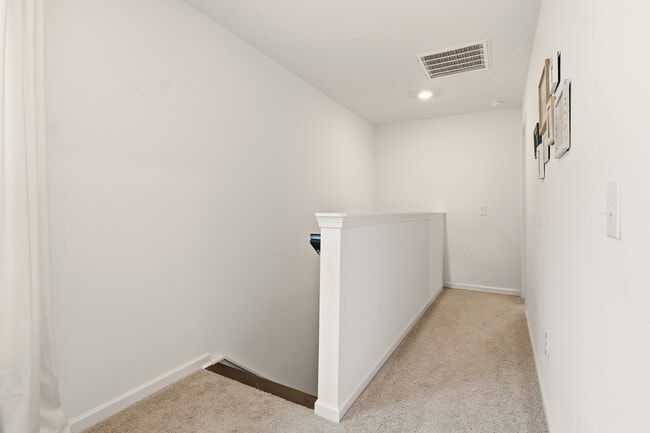 Building Photo - 17 Saltford Ln