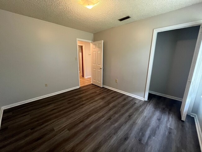 Building Photo - 2803 Fawnwood Cir
