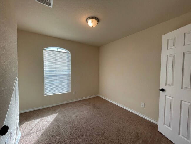 Building Photo - Townhome for rent