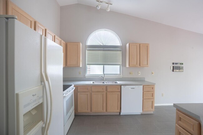 Building Photo - 16944 Hickory Crest Dr