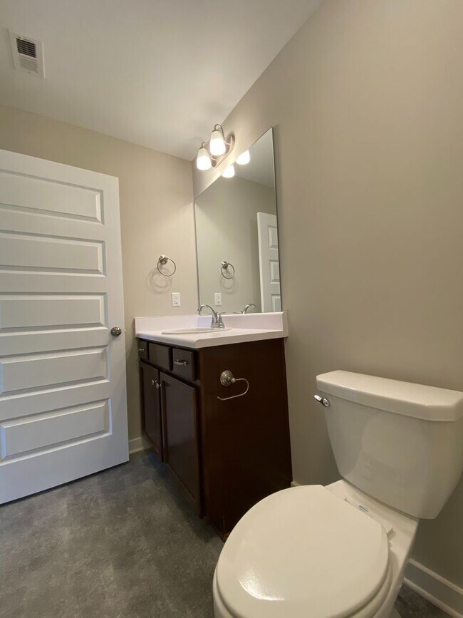 Building Photo - Beautiful home for Rent in Talladega, AL!!...