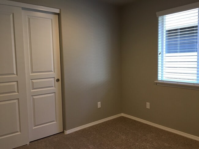 Building Photo - 594 N Trinity Way