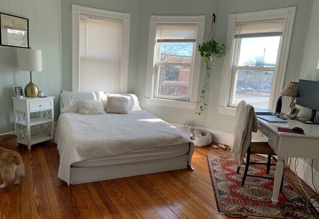 Building Photo - 544 Trapelo Rd