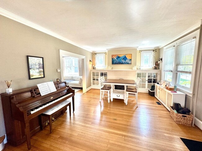 Building Photo - Charming 4-Bedroom Home in the Heart of Co...