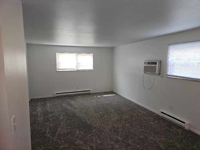 Building Photo - 5856 Highview Dr