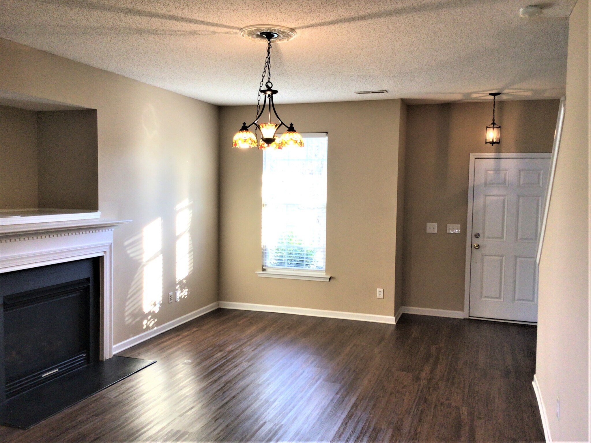 Building Photo - 6140 Glen Way Dr