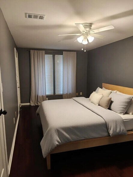 Building Photo - 1424 Keys Crossing Dr NE