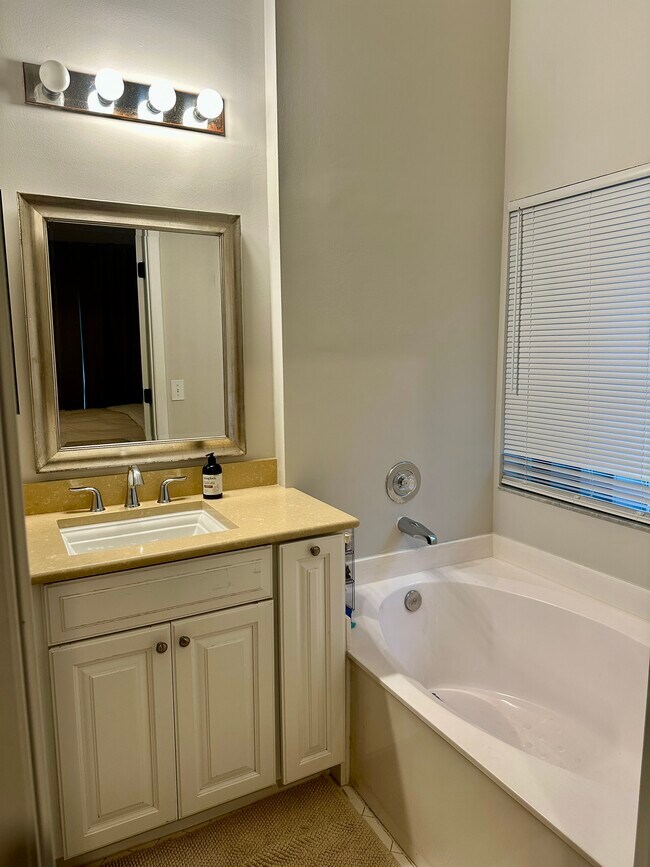 Building Photo - 10194 Allegro Dr