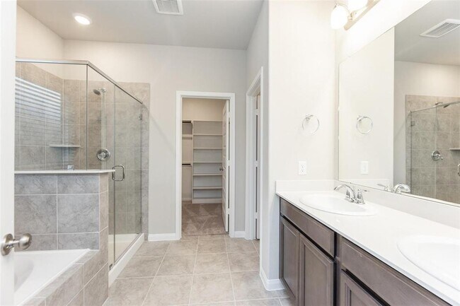 Building Photo - 7215 Wilshire Ct