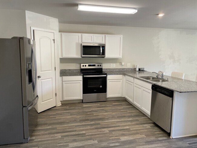 Building Photo - Beautiful 4 bed 3 bath home!