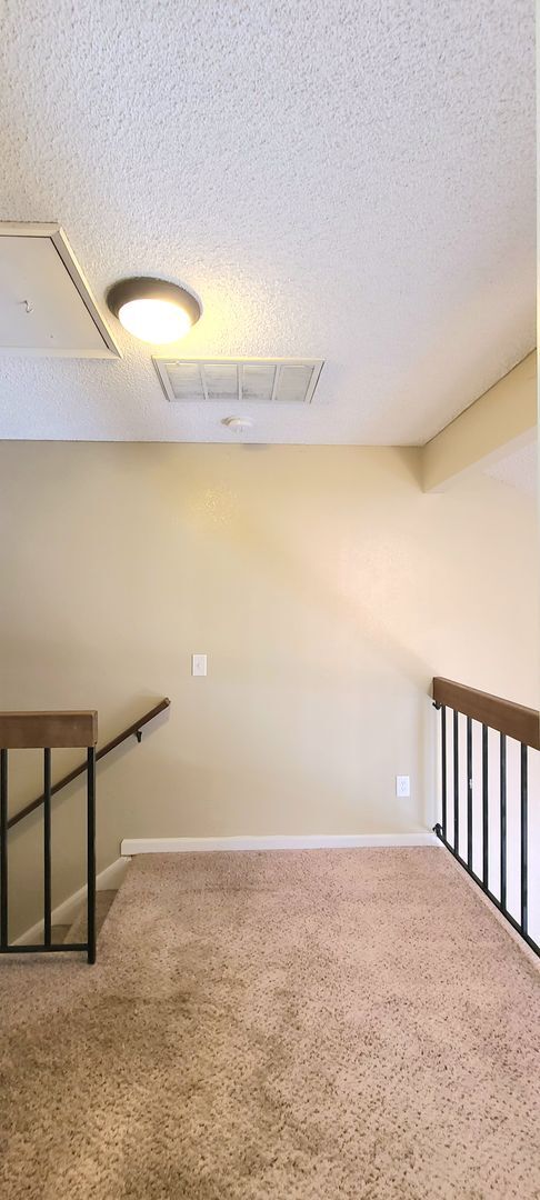 Building Photo - Very Nice 1bd/1bth Condo in gated complex w/ swimming pool!