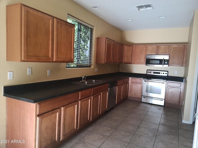 Building Photo - 1296 E Weatherby Way