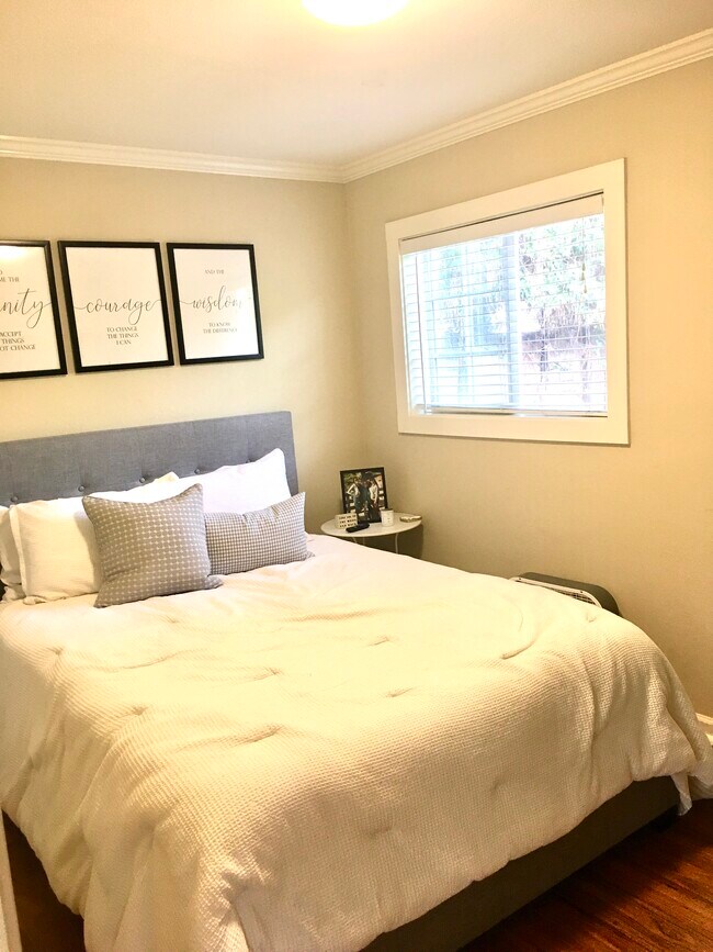 Bedroom - 457 University Ave