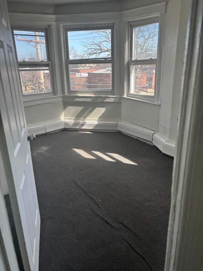 Building Photo - 201 4th St