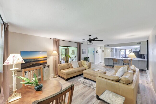 Building Photo - Furnished 3BR/2BA Condo in Pinebrook Lakes...