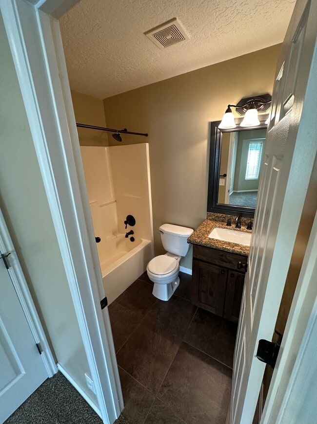 Building Photo - Great Family Home in Excellent West Jordan...