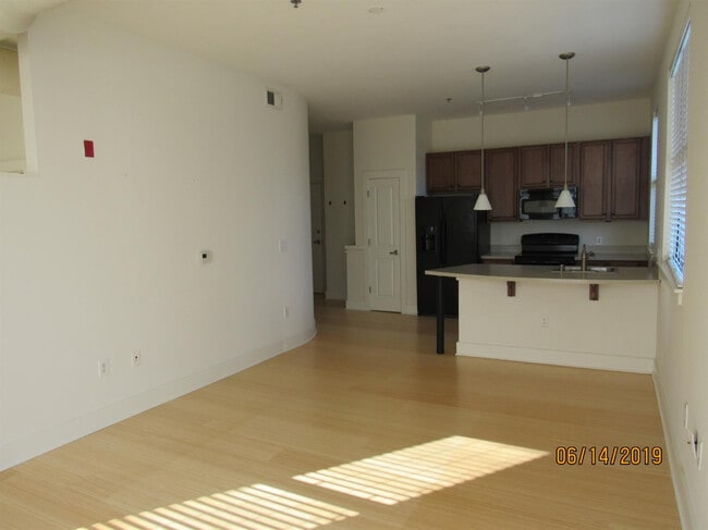 Building Photo - 650 S Mill St