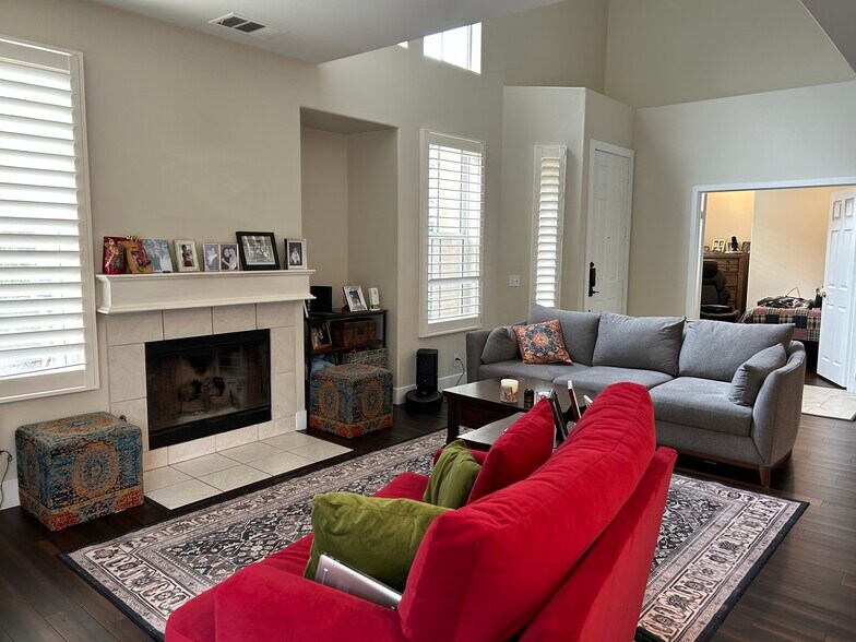 Living Room w/Fireplace - 580 Fenwick Way