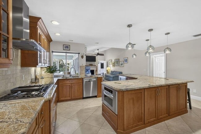 Building Photo - 19570 Trails End Terrace