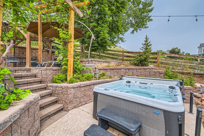 Building Photo - Luxury Golden Home with Private Pool & Bac...