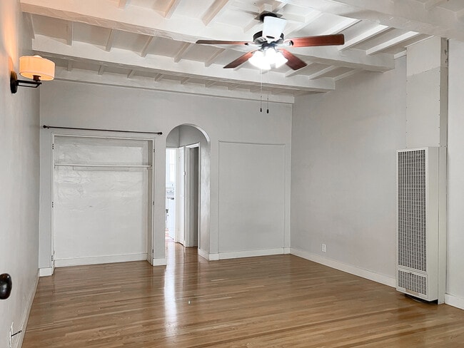 Building Photo - 10865 Fruitland Dr