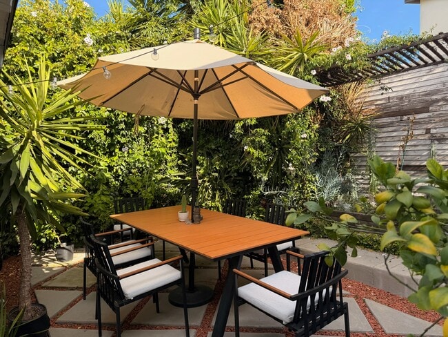 Building Photo - 957 N Avenue 49