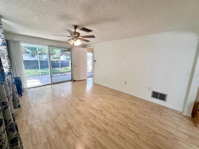 Building Photo - 12215 Meadowbrook Ln