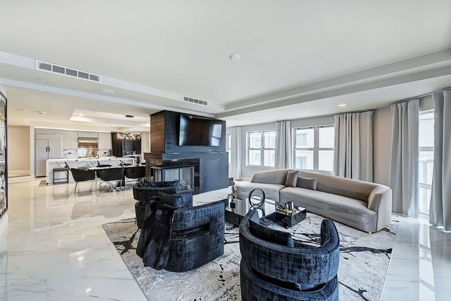 Building Photo - Modern High End Luxury Condo in Uptown Charlotte