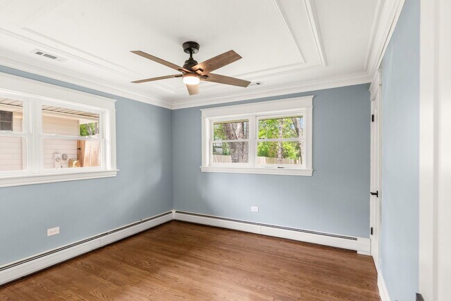 Building Photo - 1010 W Elm St